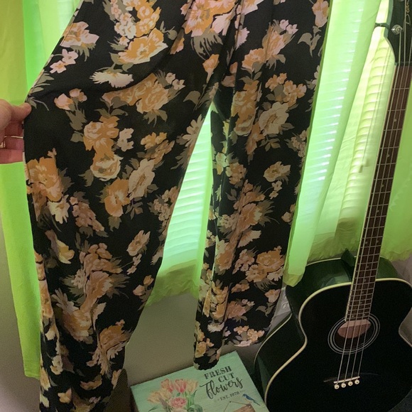 Exhilaration floral print jumpsuit, Sz medium, side, pockets, cinched wa… - Picture 7 of 9